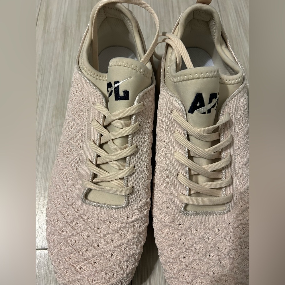 Like New APL Techloom Phantom Tennis Shoes - Picture 3 of 12